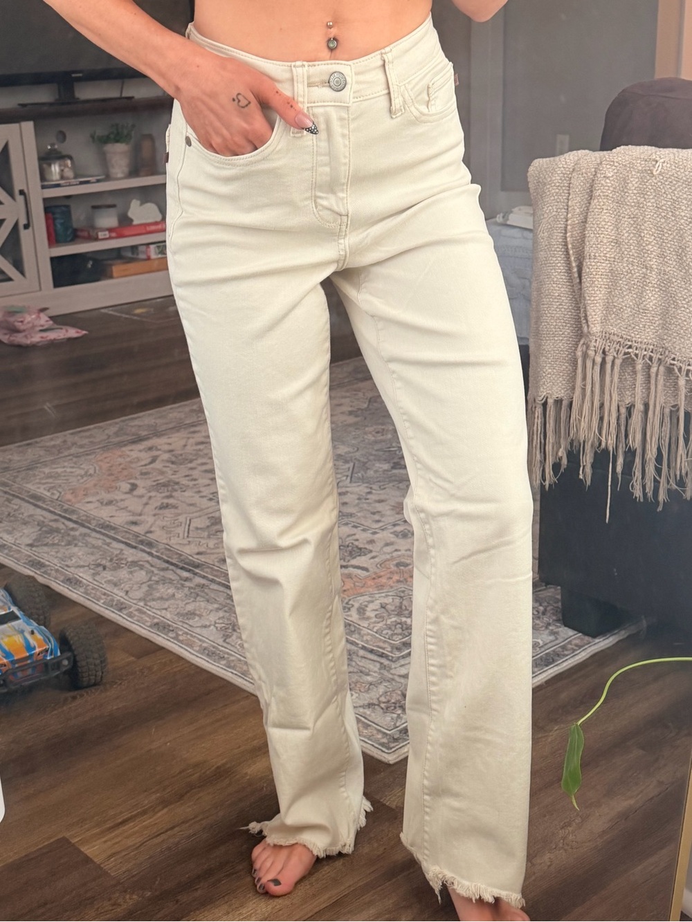 Judy Blue High-Rise Straight Leg Jeans in Creamy Off-White, Like New! 🤍🤍🤍